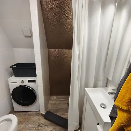 Velencei Odu * Velence